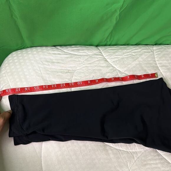 Under Armour Heat Gear Compression Leggings Womens Sz S Black Knee length video - Picture 10 of 13